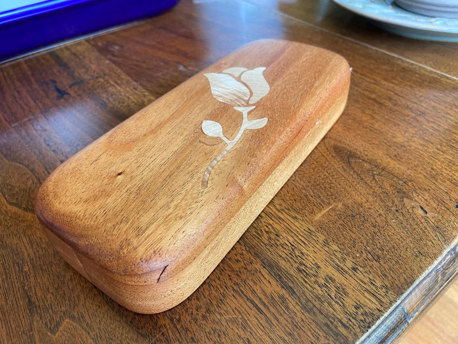 Keepsake boxes with dovetailed lid