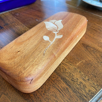 Keepsake boxes with dovetailed lid