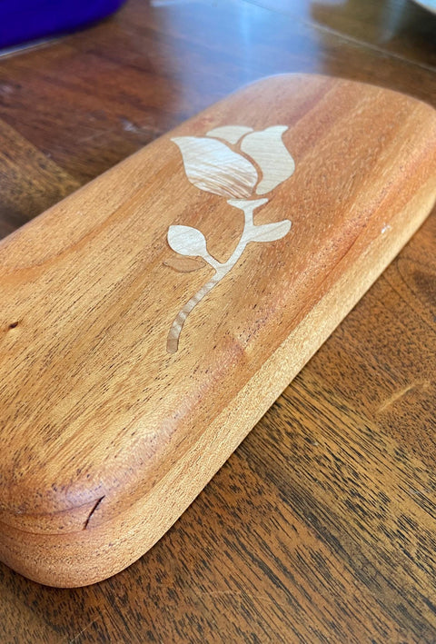 Keepsake boxes with dovetailed lid