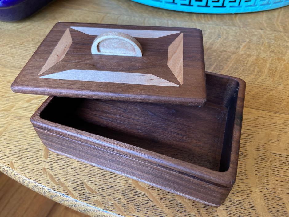 Walnut Keepsake Box #1 – Geometric Wood Inlay – 6