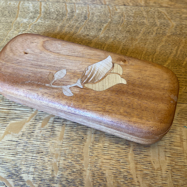 Mahogany Keepsake Box 01 – Sliding Dovetail Lid – Rose & Stem Engraving – Handcrafted