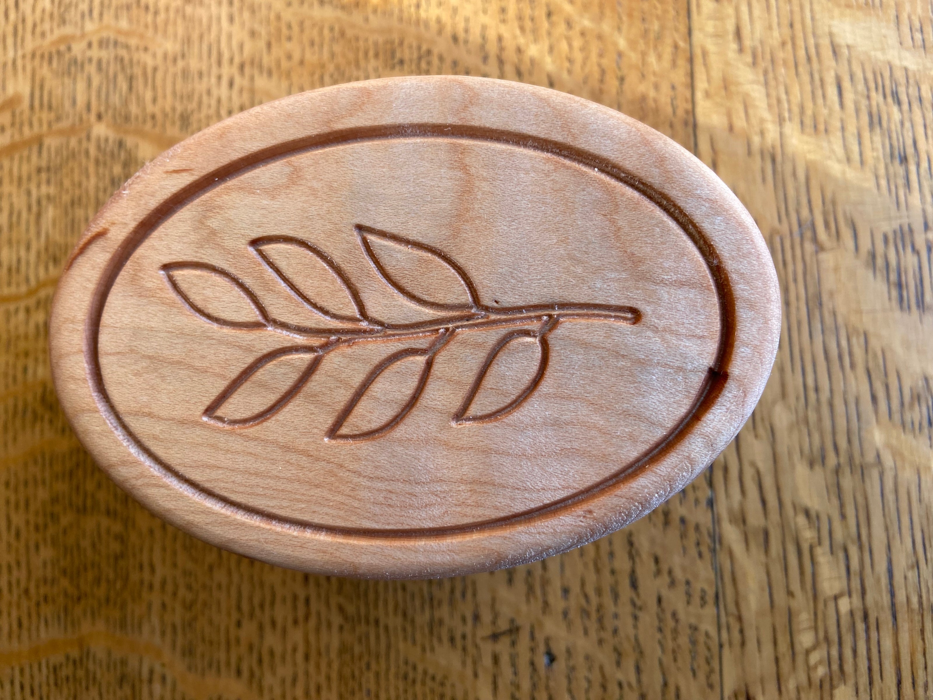 Handcrafted Oval Lidded Keepsake Box with Stem/Leaf engraving 4