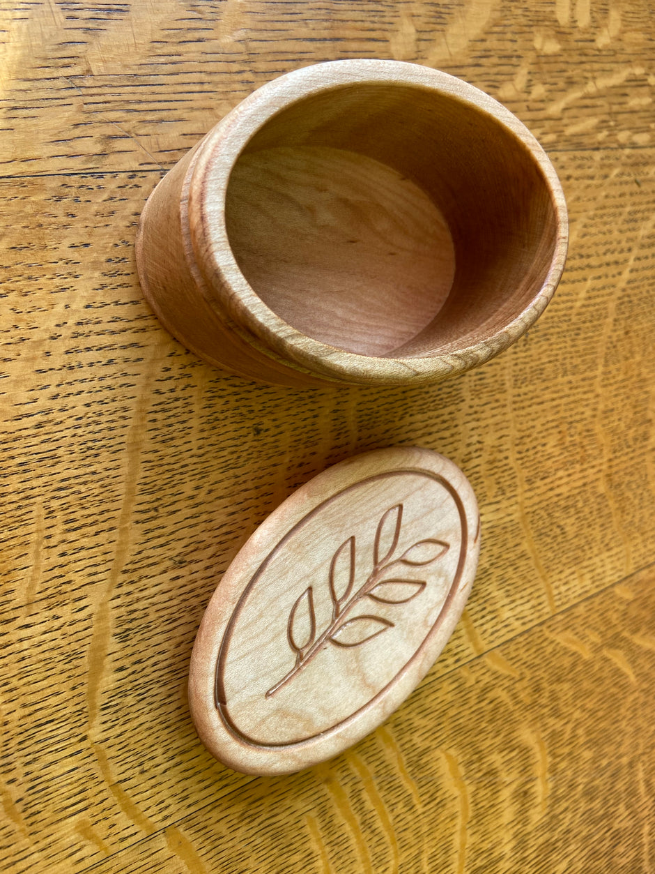 Handcrafted Oval Lidded Keepsake Box with Stem/Leaf engraving 4