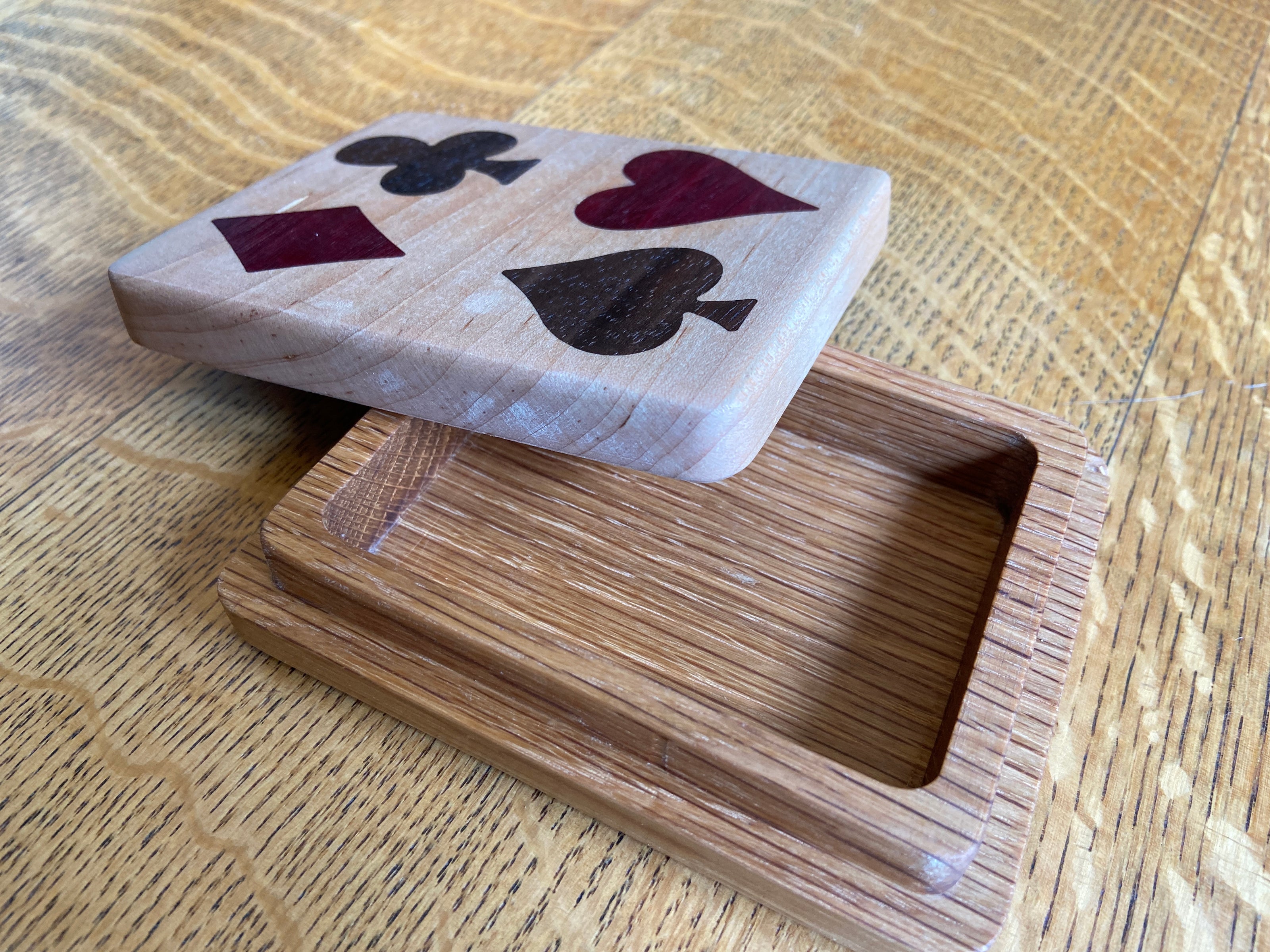 Single‑Deck Playing Card Box – Soft Maple & White Oak – Four‑Suit Inlay – Series 01
