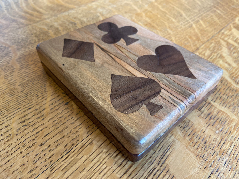 Single‑Deck Playing Card Box – Ambrosia Maple & Walnut – Four‑Suit Inlay – Series 03