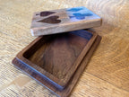 Single‑Deck Playing Card Box – Ambrosia Maple & Walnut – Four‑Suit Inlay – Series 03